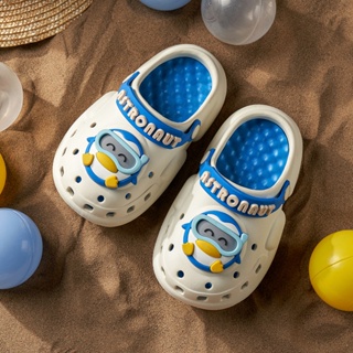 รองเท้าแตะ Crocs ป้องกันการลื่น เหมาะกับเดินชายหาด แฟชั่นฤดูร้อน สําหรับเด็กผู้หญิง และเด็กผู้ชาย
